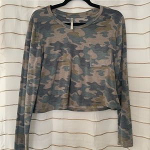 3/$15💛Camo long sleeve